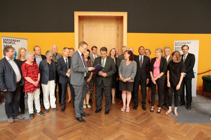 Menschenrechte müssen zentraler Bestandteil von politischem Handeln werden.